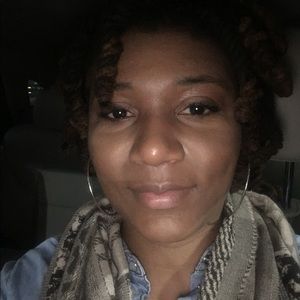 Meet your Posher, Elise